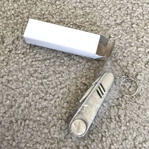 Golf divot and multi purpose tool keychain